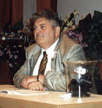 Frank Rienseslt at a desk talking to UNICA delegates.