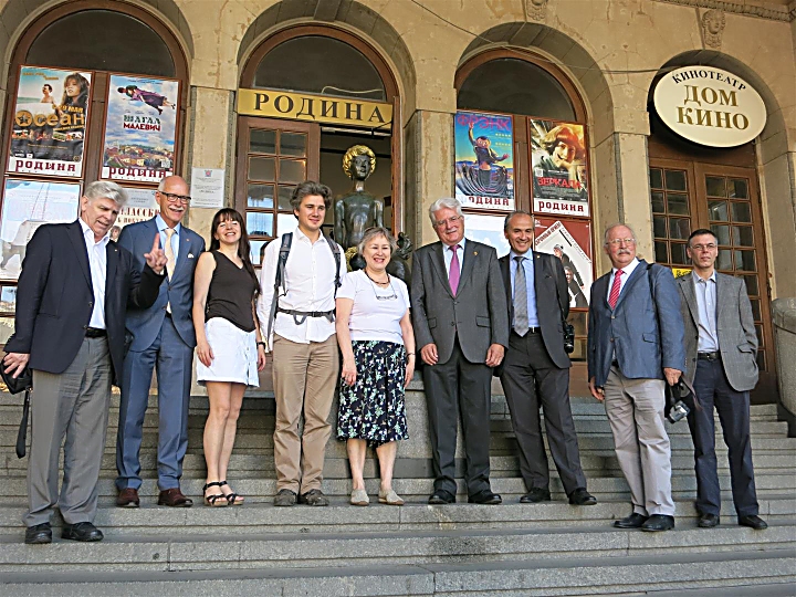 The  committee and the Rusian organisers.